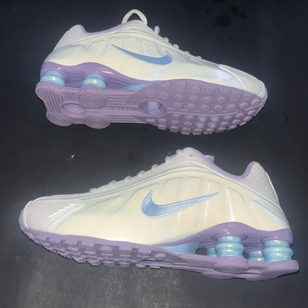 Ih4050-001 Nike Shox R4 Soft Pearl Hydrangeas Size 6.5